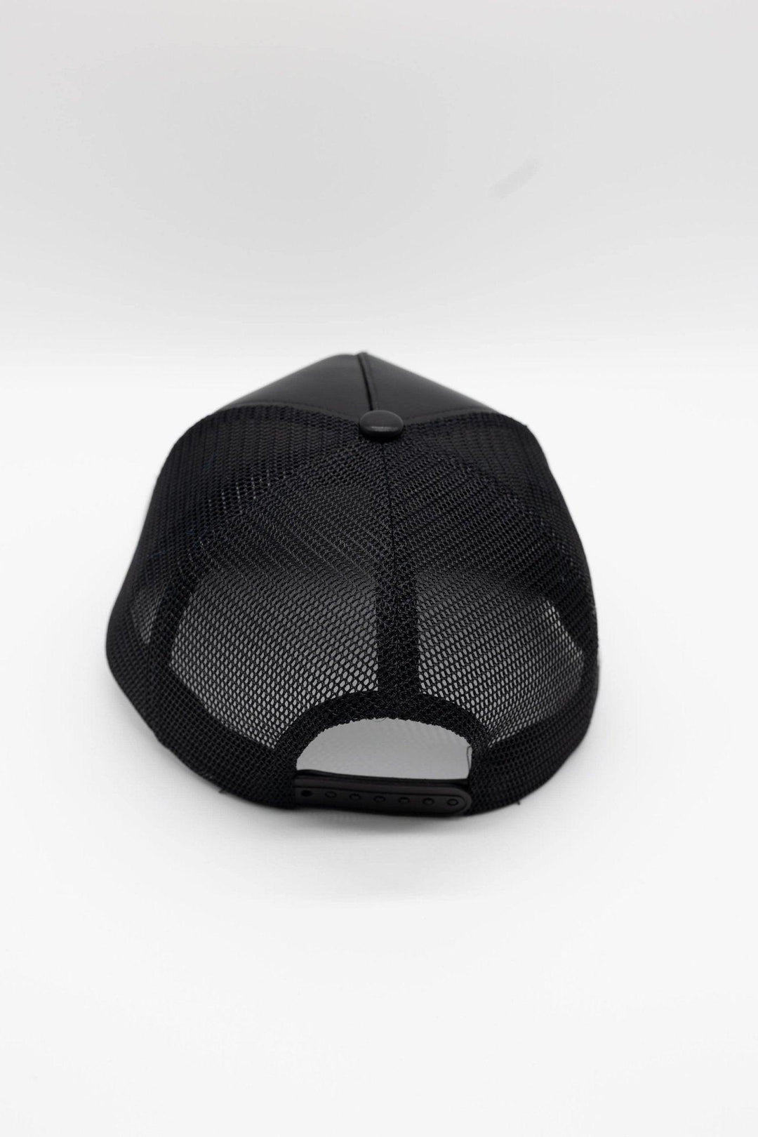 LEATHER FLAMES TRUCKER HAT IN BLACK - 2life