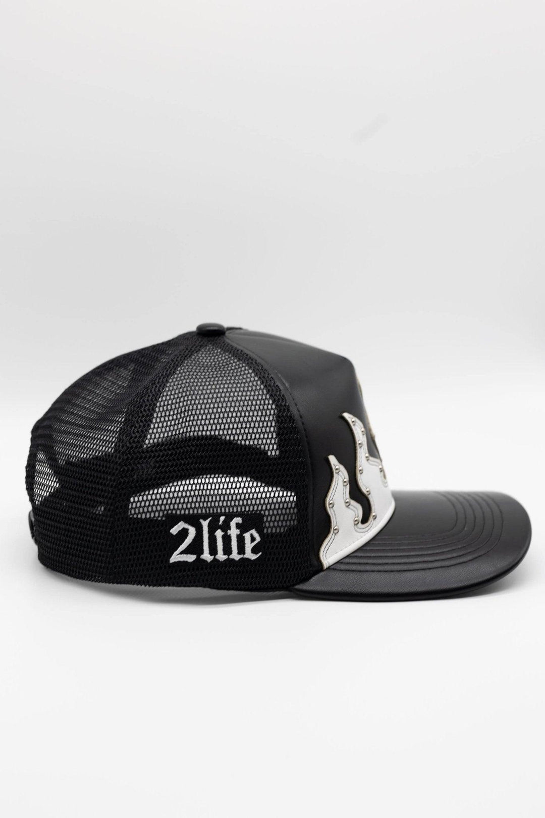 LEATHER FLAMES TRUCKER HAT IN BLACK AND WHITE - 2life