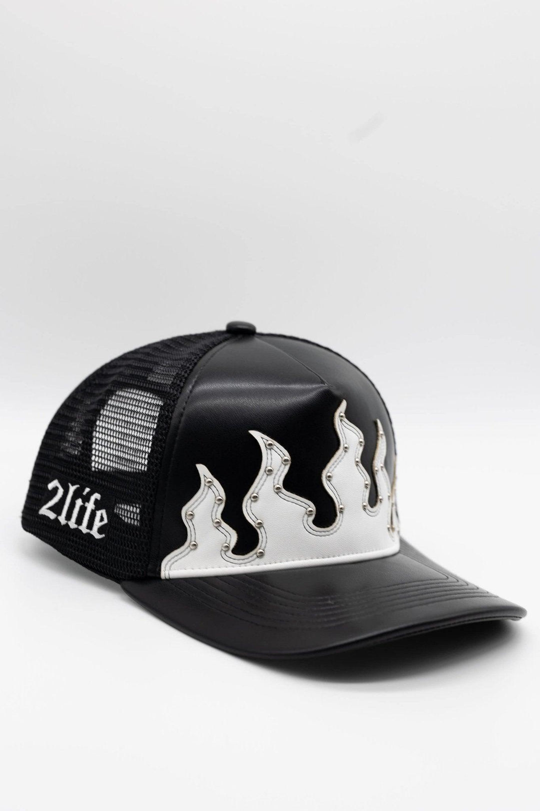 LEATHER FLAMES TRUCKER HAT IN BLACK AND WHITE - 2life
