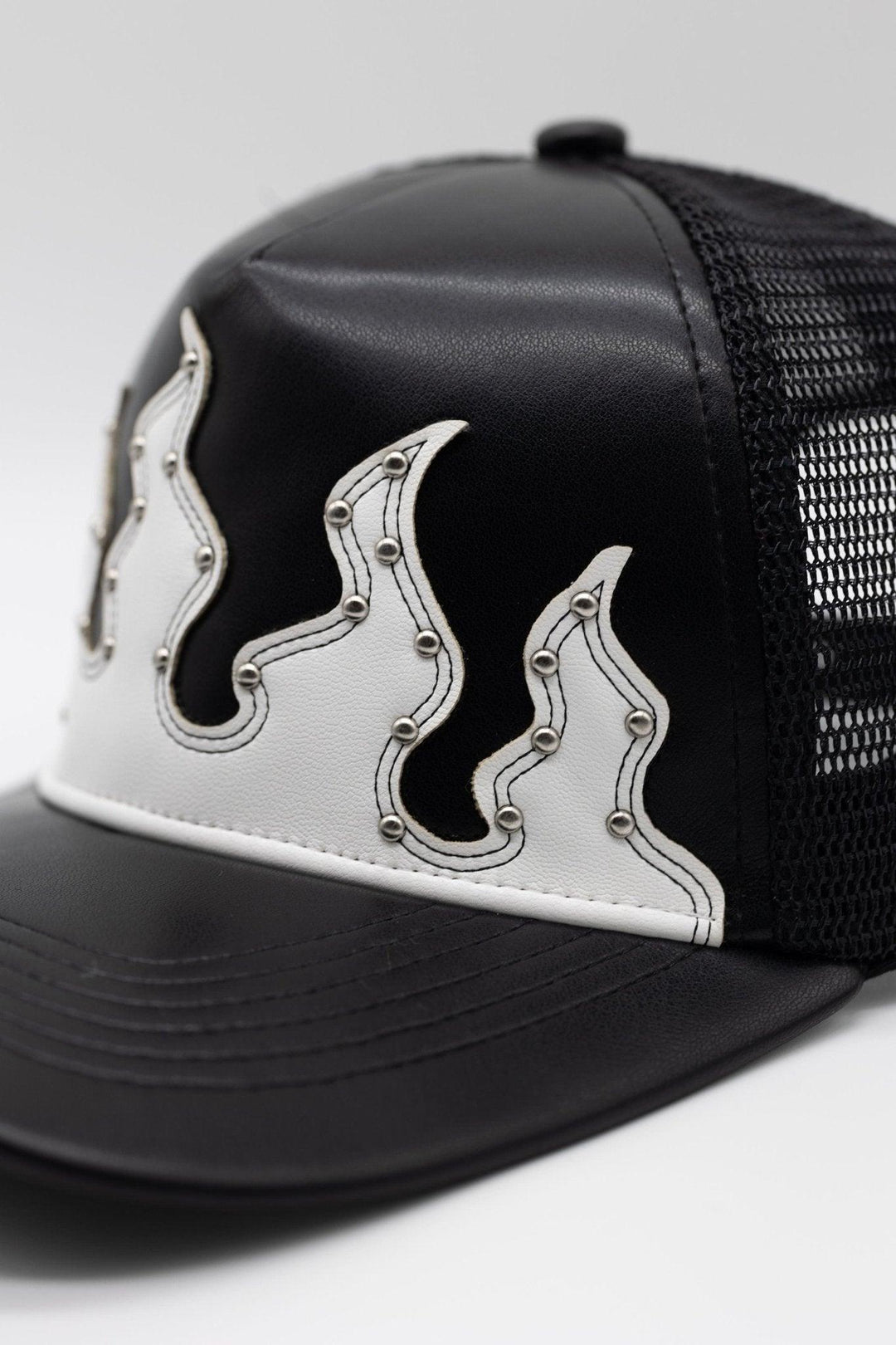 LEATHER FLAMES TRUCKER HAT IN BLACK AND WHITE - 2life